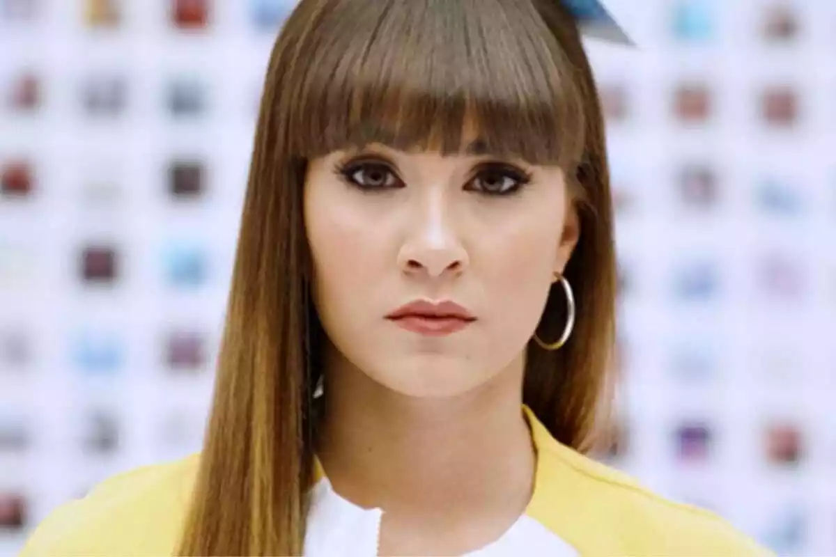 Primer pla de la cantant catalana Aitana Ocaña en un dels seus videoclips