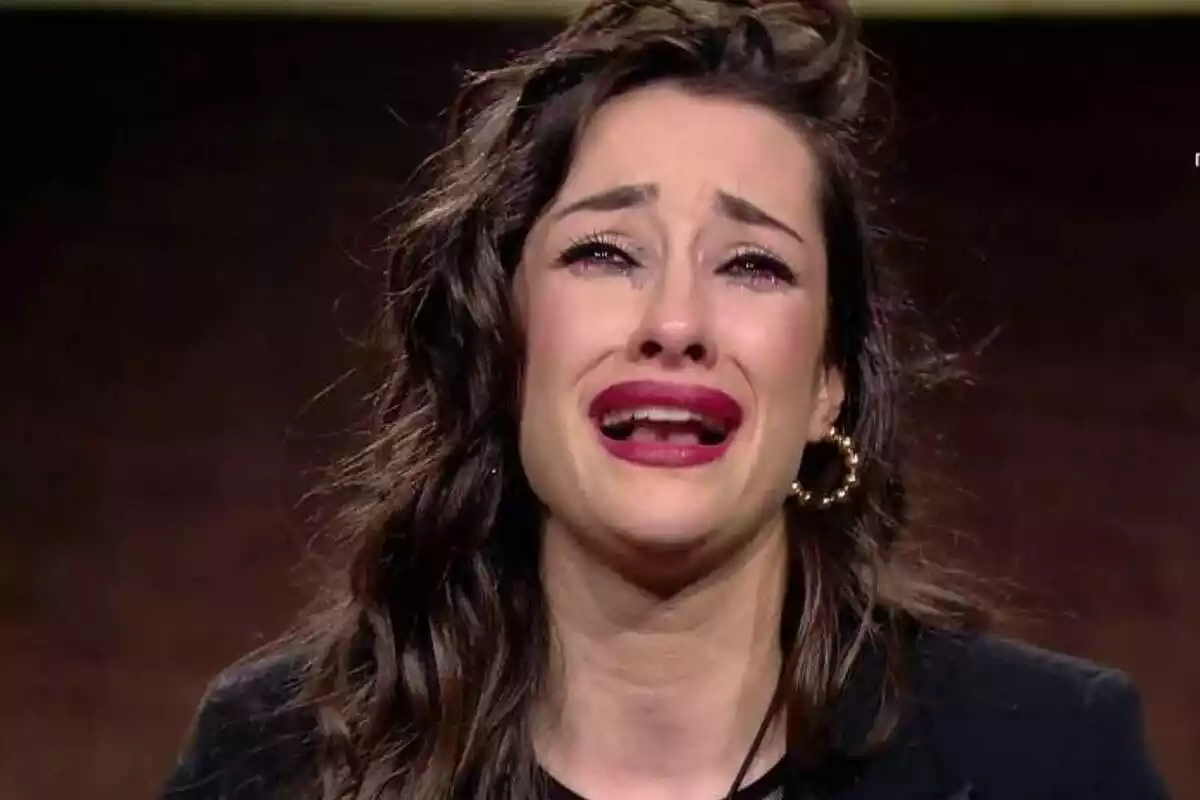 Adara Molinero plorant en un plató de televisió