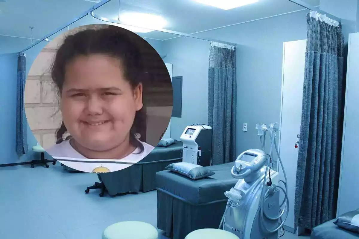Imatge de Teresa amb un hospital de fons