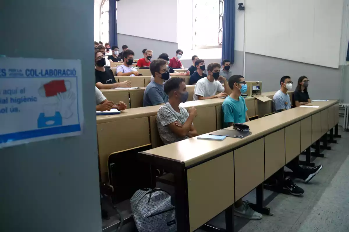 L'aula B5 de la Facultat de Matemàtiques i Informàtica de la UB