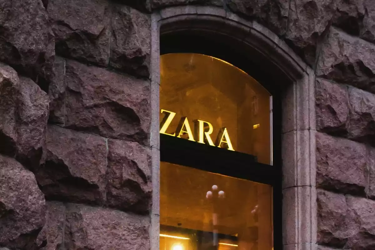 Logotip de Zara en una botiga