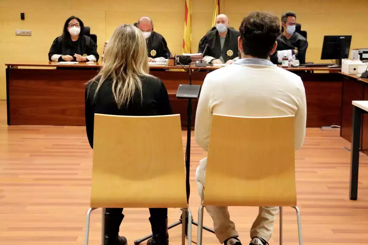 D'esquenes, el propietari i l'auxiliar d'una clínica dental de Girona condemnats per fer tractaments sense titulació