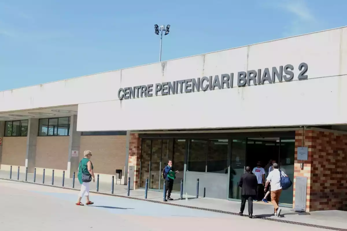 Imatge de l'entrada al centre penitenciari de Brians 2