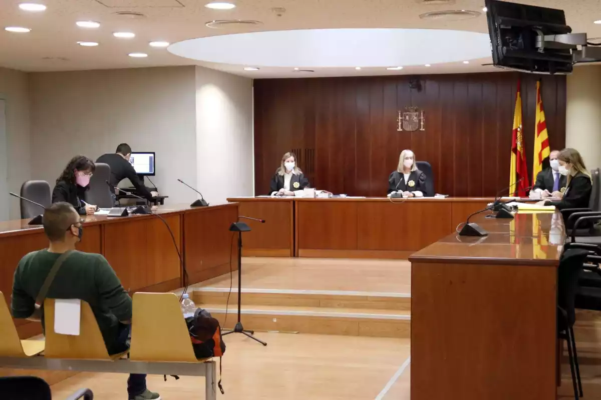 Pla obert de l'Audiència de Lleida durant la segona jornada de judici a l'acusat de maltractar la parella a Tremp