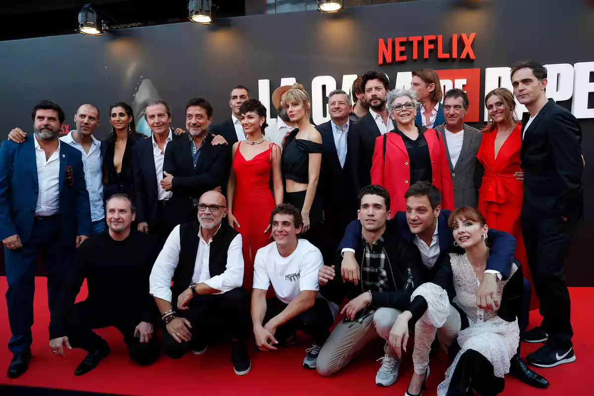 Els actors de La Casa de Papel a l'estrena de la temporada 3 a Madrid