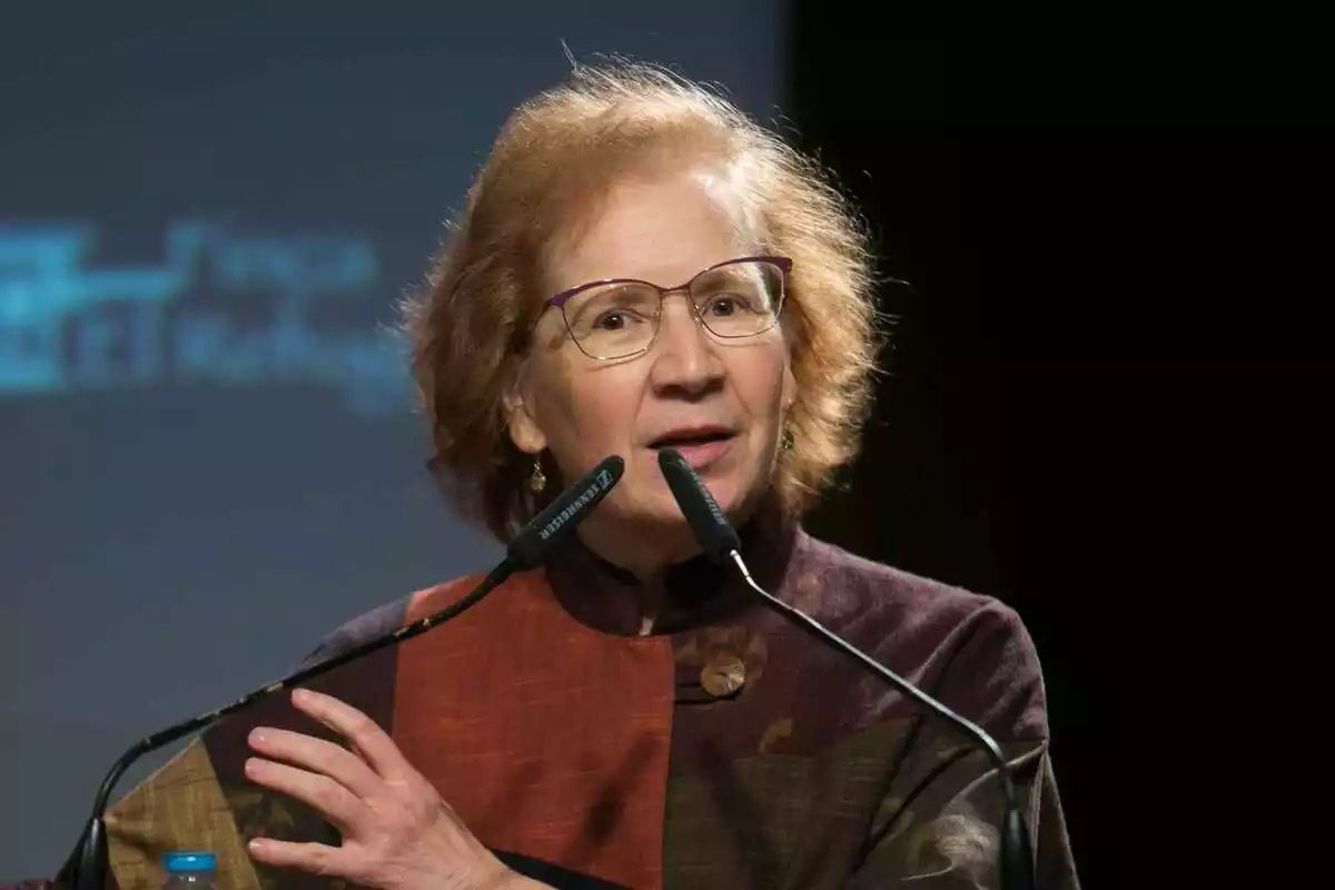 Imatge de Margarita del Val donant una conferència