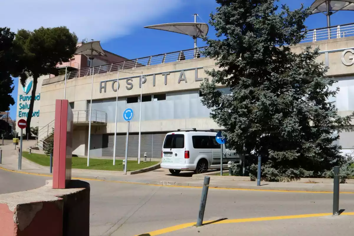 La façana de l'hospital de Figueres aquest 22 de març del 2021