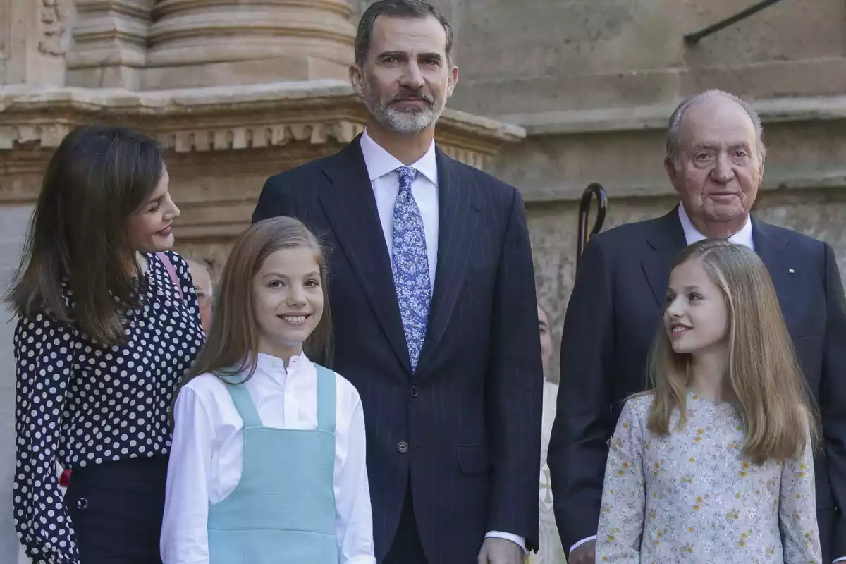 Letícia, Felip VI, Joan Carles I, la infanta Sofia i la princesa Elionor