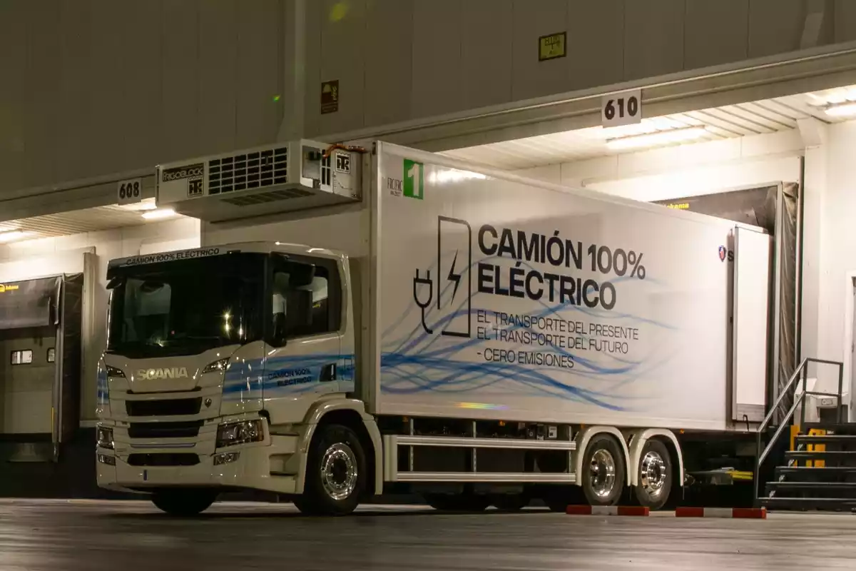 Un camió 100% elèctric en proves al Bloc Logístic de Mercadona a Ciempozuelos