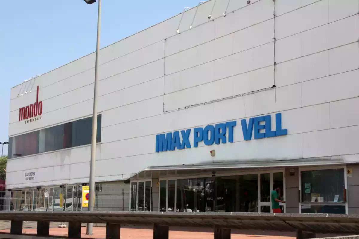 La façana de l'Imax Port Vell l'any 2014, quan va tancar