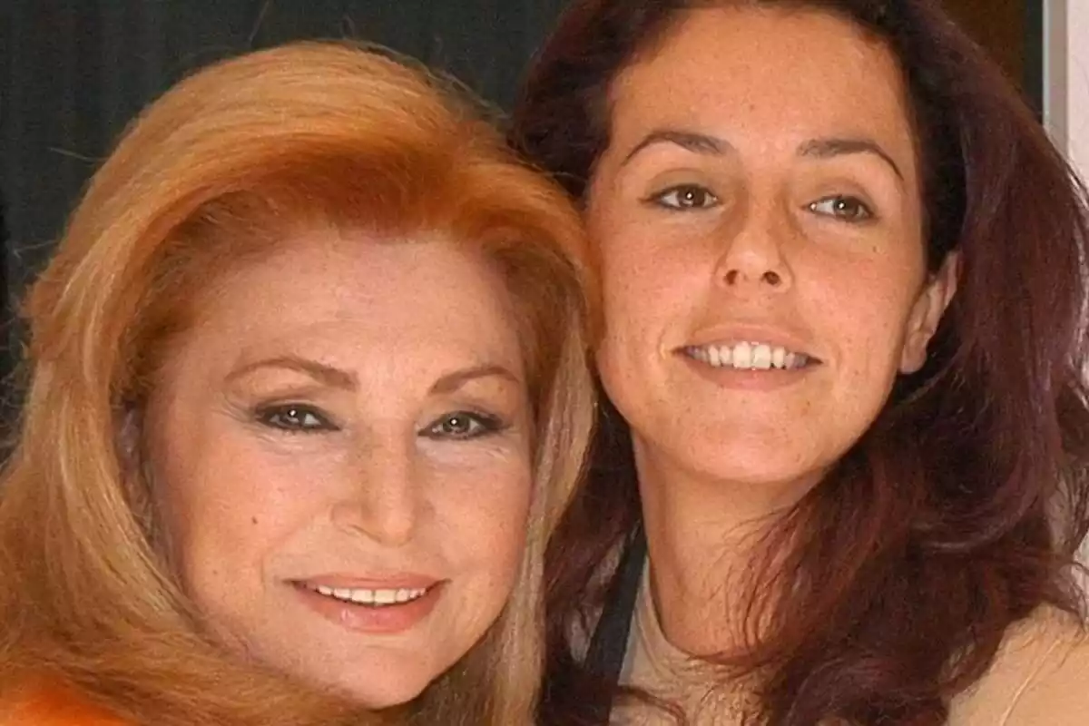 Rocío Jurado i Rocío Carrasco somrient