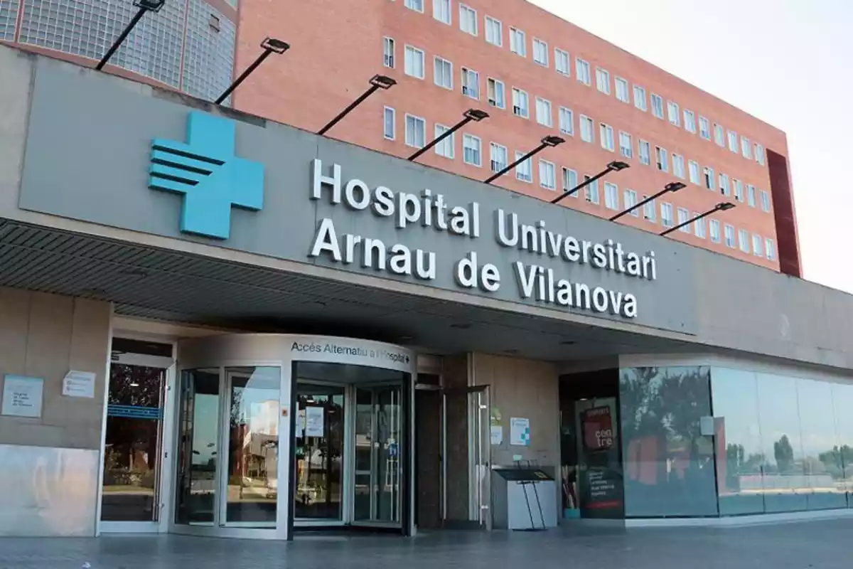 Entrada de l'Hospital Universitari Arnau de Vilanova de Lleida