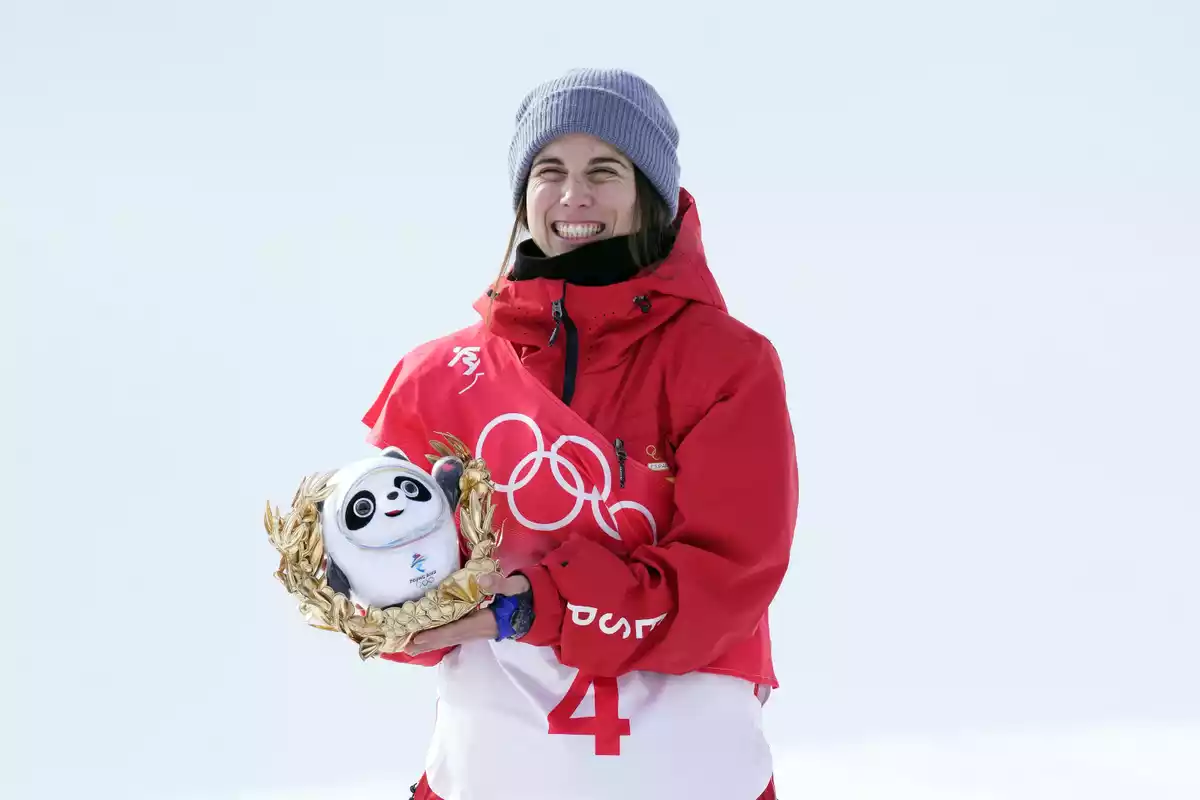 La sabadellenca Queralt Castellet, somrient, ha guanyat la medalla de plata als Jocs Olímpics d'Hivern