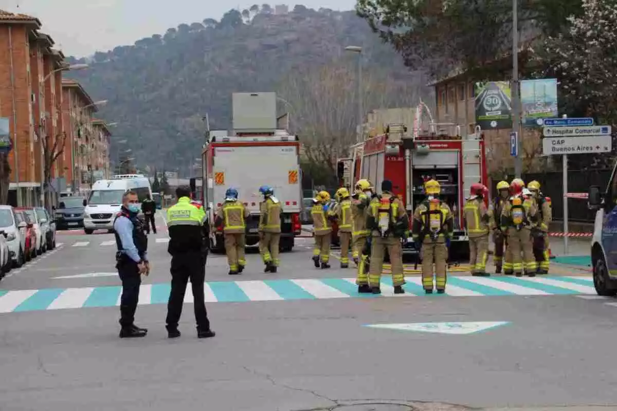 Els Bombers evacuen CAP i confinen una escola a Martorell.