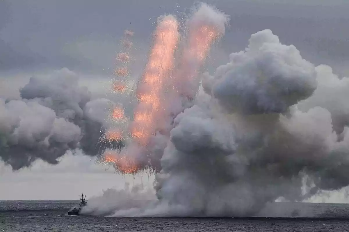 Imatge de l'explosió d'un míssil durant unes proves a Crimea sota l'ordre de Putin.