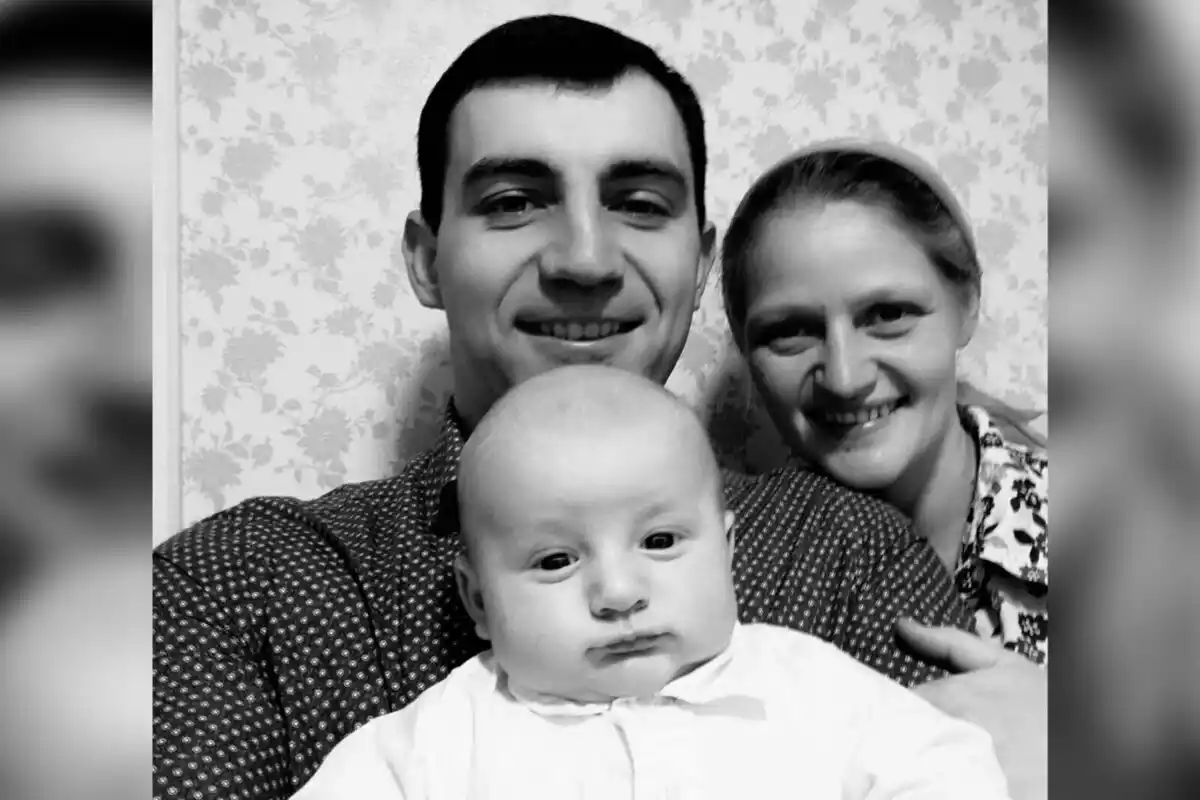 Mijaíl Soloshenko, la seva dona Inna i el seu fill Efraín.