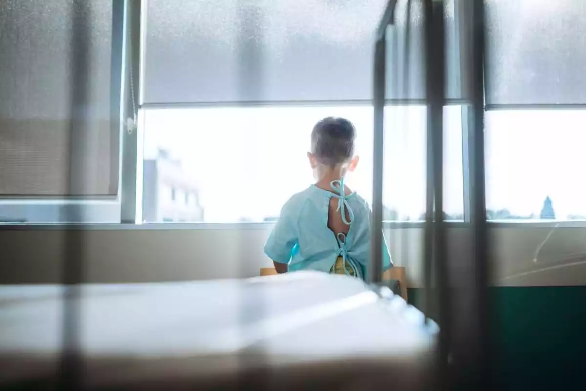 Imatge d'un nen en un hospital