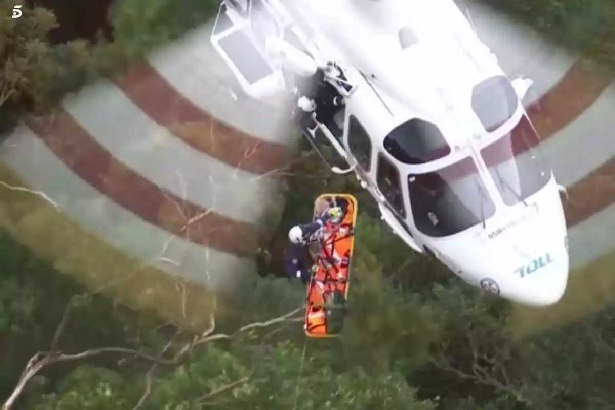 Un helicòpter evacuant la mare i el fill ferits a Austràlia