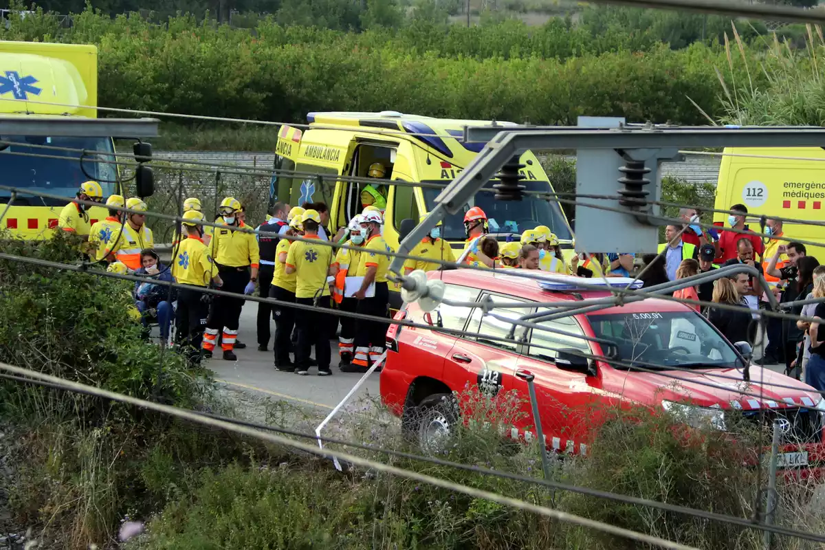 Desplegament d'emergències pel xoc mortal de trens a Catalunya