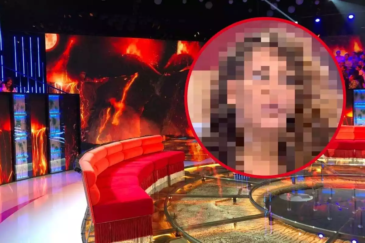 Fotomuntatge d'un plató de televisió i Laura Manzanedo amb la cara pixelada
