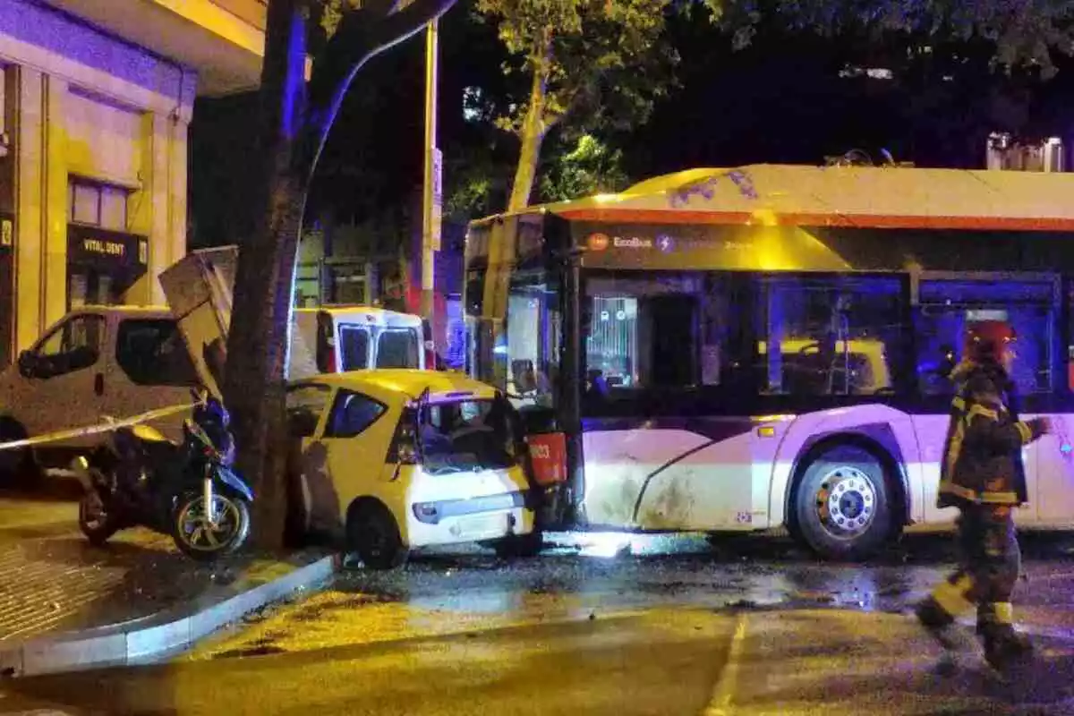 Imatge de l'accident a l'Eixample de Barcelona.