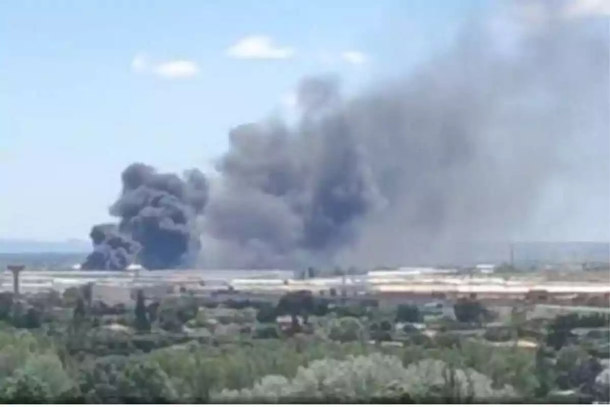 Imatge de l'explosió que ha tingut lloc en una fàbrica de Calahorra, a La Rioja.