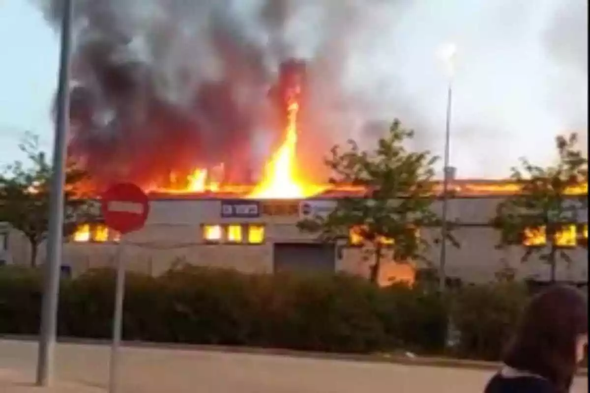Imatge de l'incendi que ha tingut lloc a Granollers aquest dilluns 9 de maig
