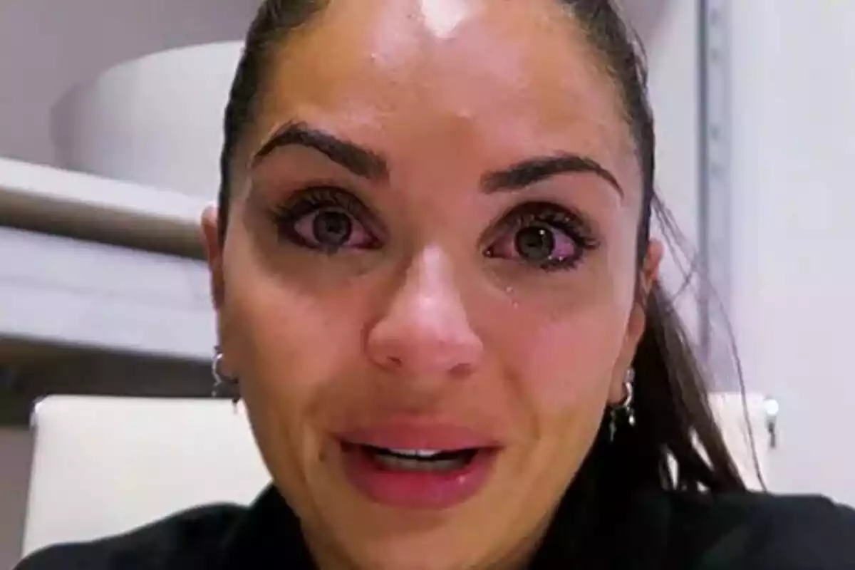 María Hernández plorant