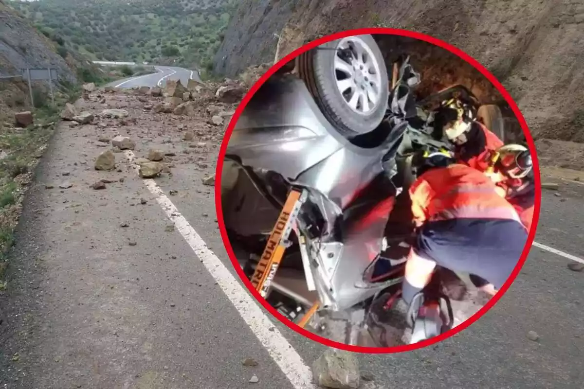 Fotomuntatge d'un cotxe destrossat després d'un sinistre i una carretera plena de pedres