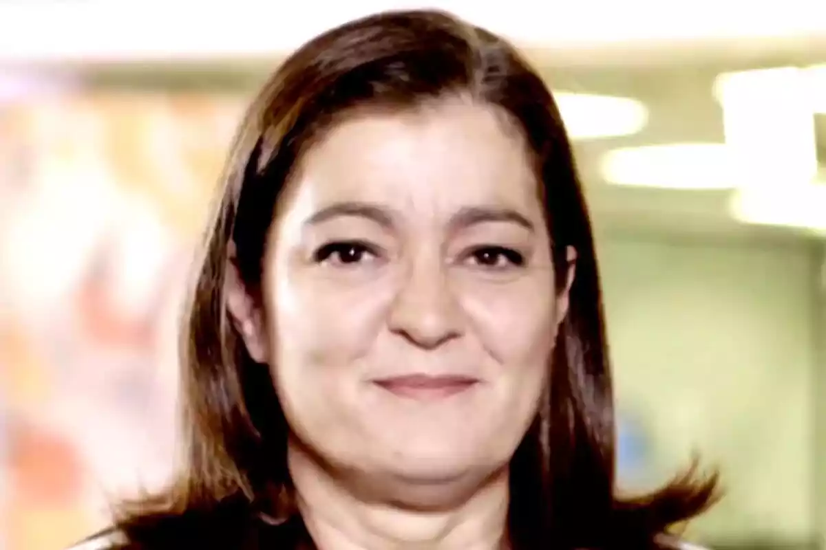 Primer pla de Myriam Romero, periodista i presentadora dels informatius a Antena 3