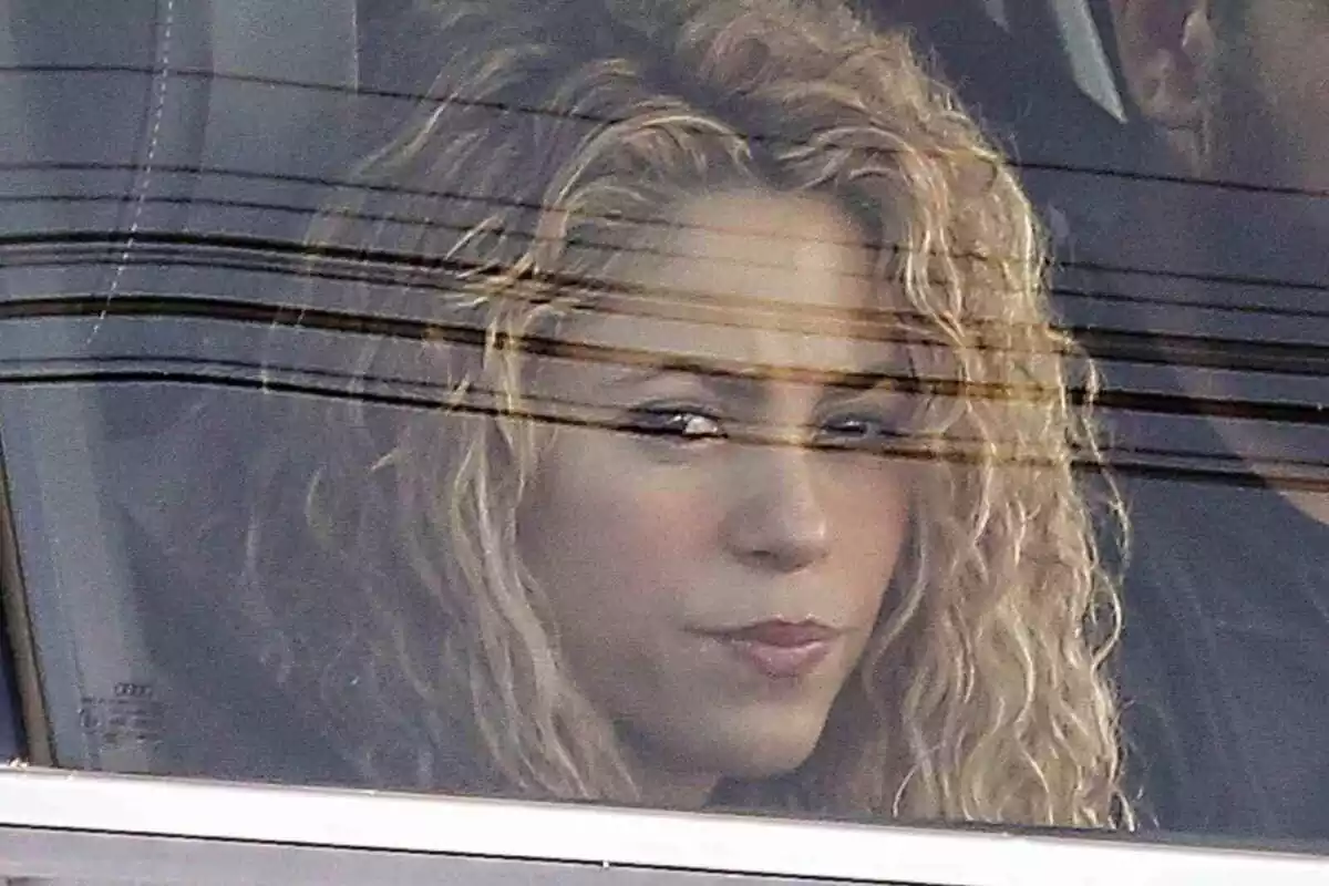 Shakira a dins d'un cotxe