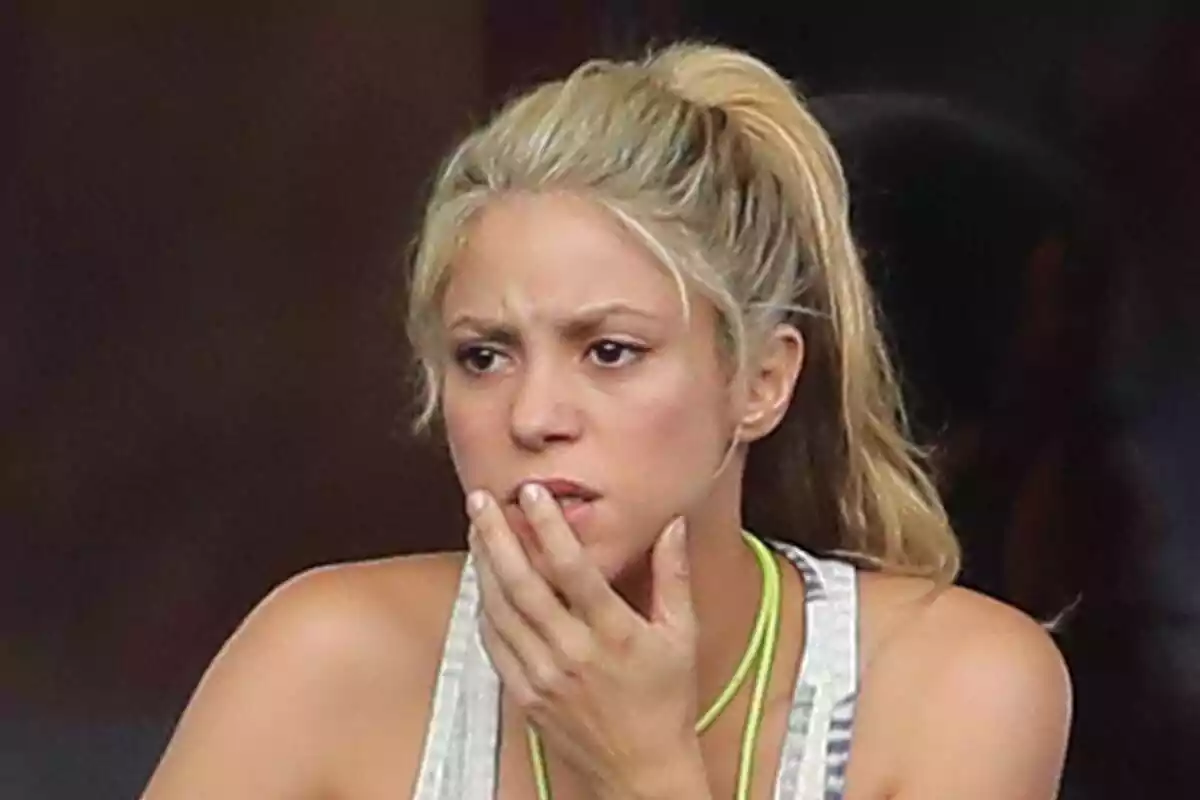 Shakira veient jugar Gerard Piqué
