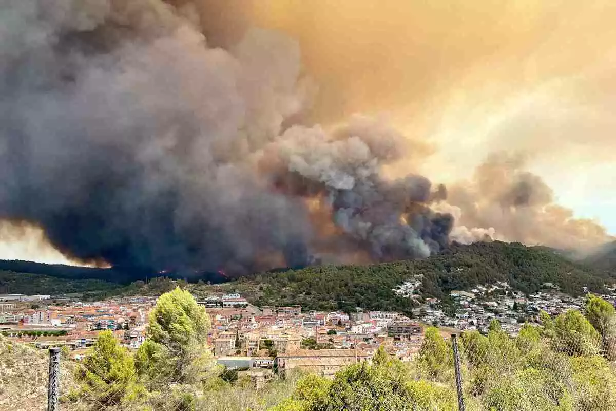 Imatge de l'incendi que està tenint lloc al Bages.