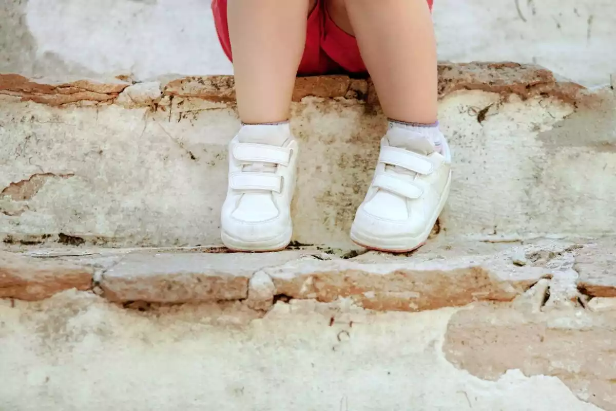 Foto de les cames d'un nen.
