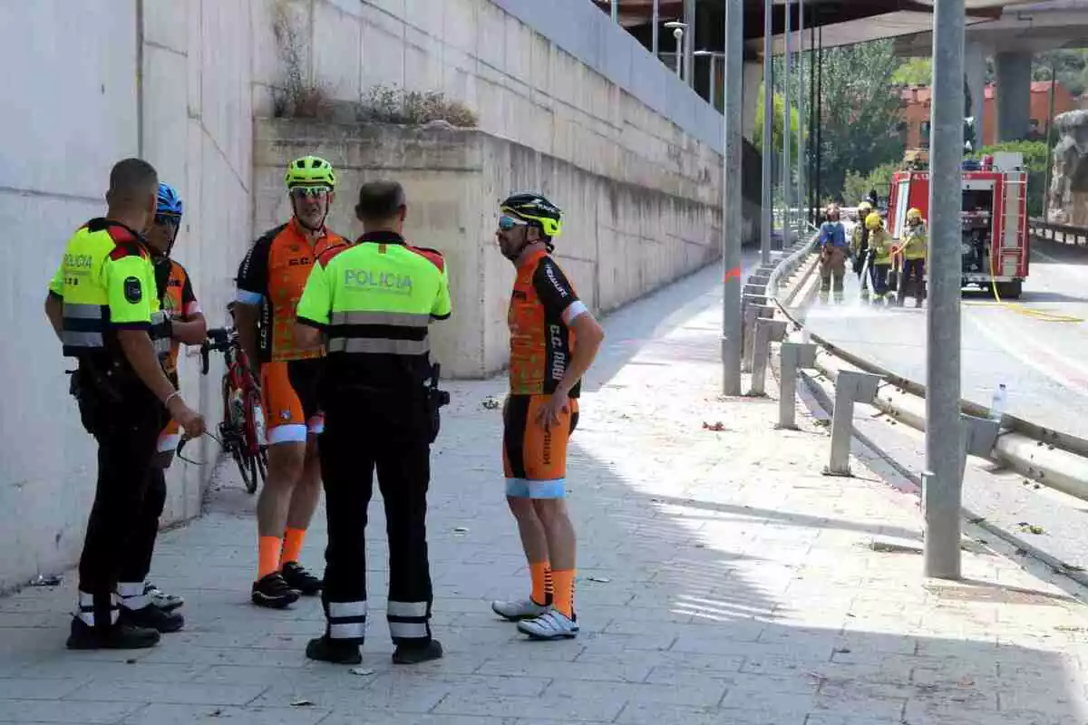 Imatge d'uns ciclistes després d'un accident a Castellbisbal.