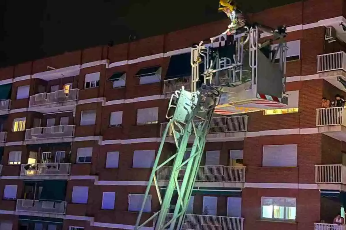 Incendi en un bloc de pisos de Sabadell