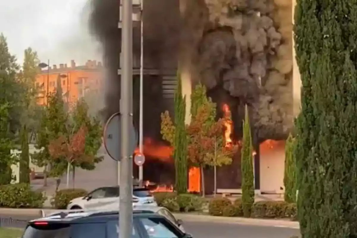 Foto de d'un incendi a un edifici d'Alcorcón