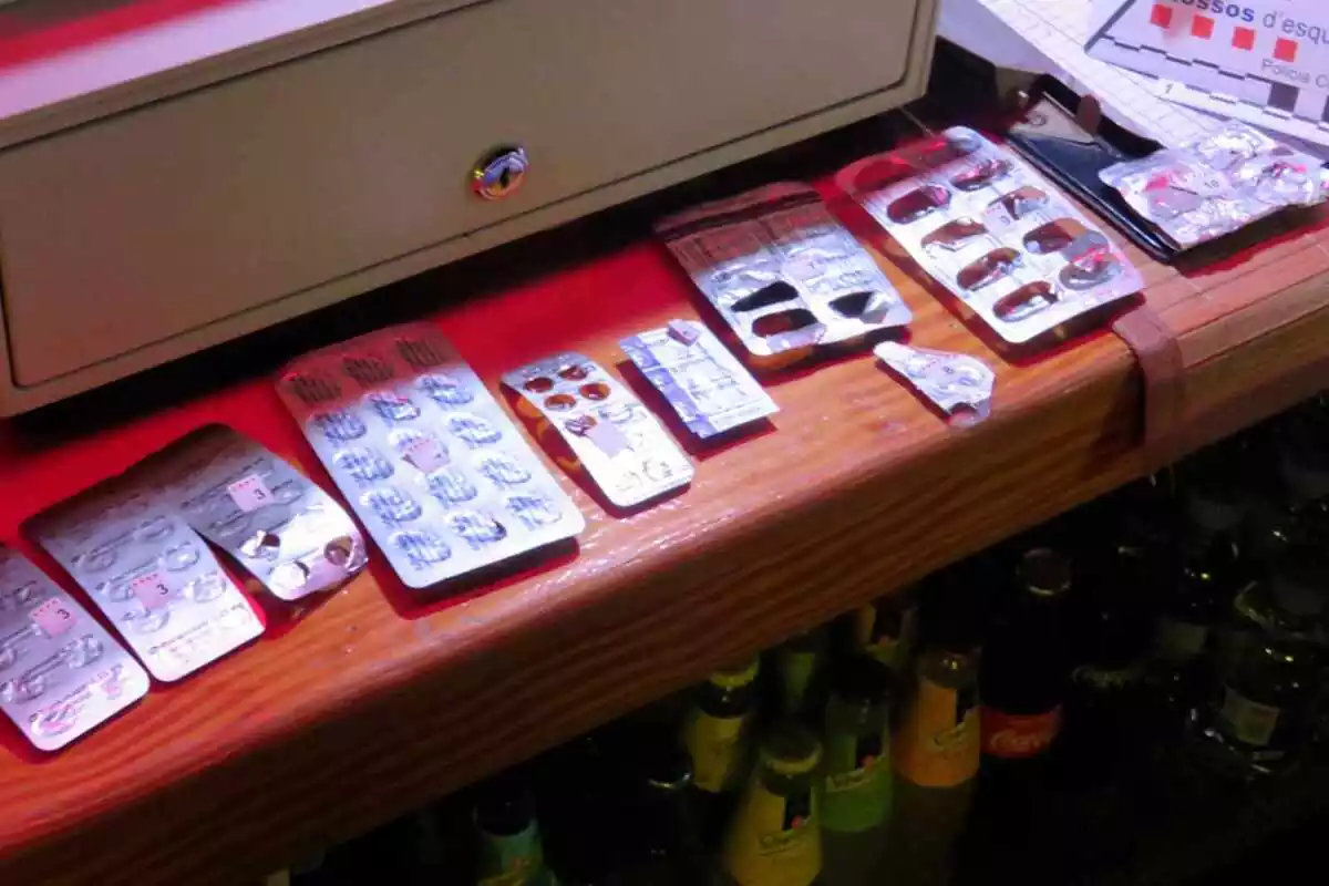 Imatge dels medicaments trobats pels Mossos d'Esquadra en una operació en un club nocturn a Sant Andreu de la Barca