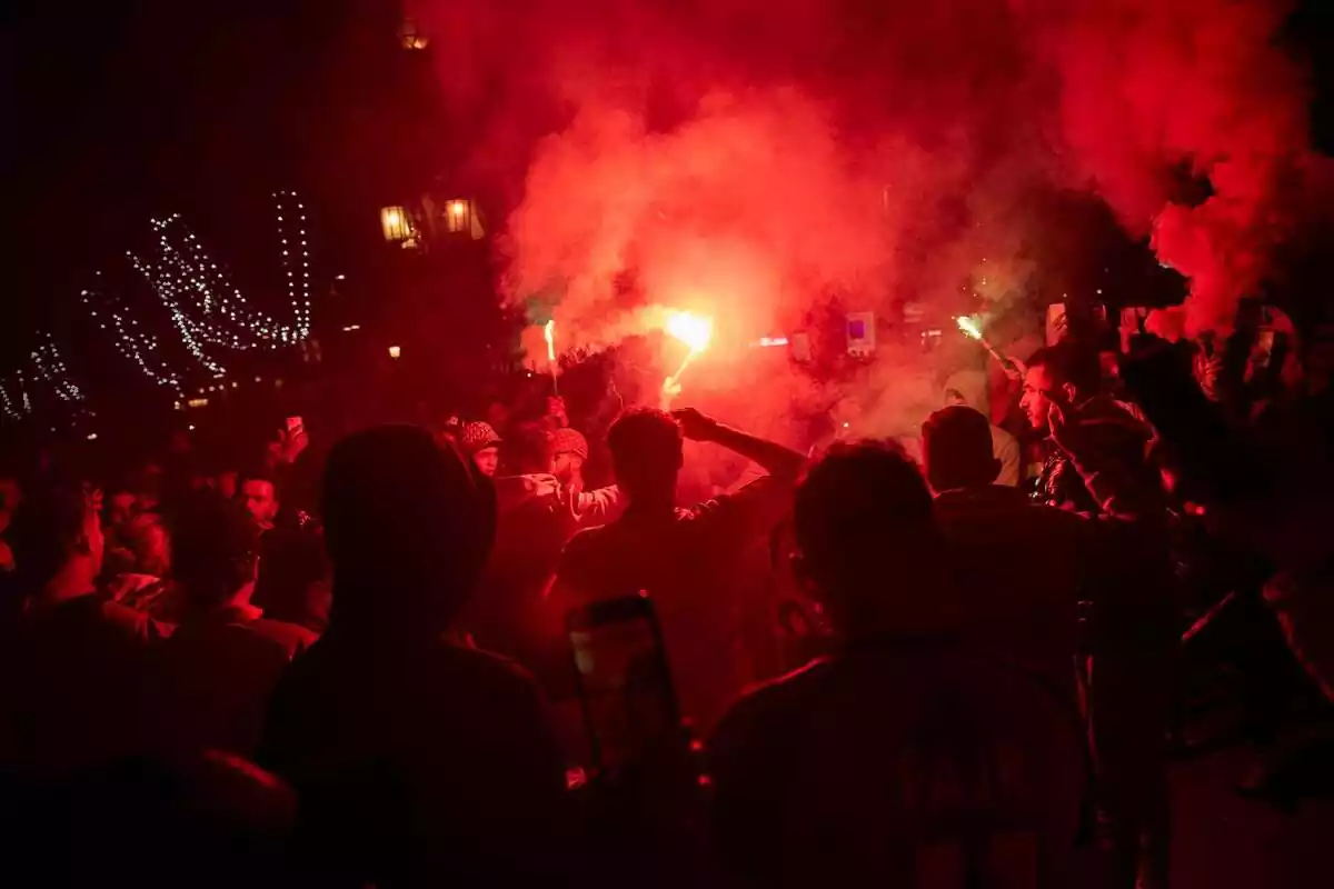 Imatge d'afeccionats marroquins celebrant el triomf davant Espanya.