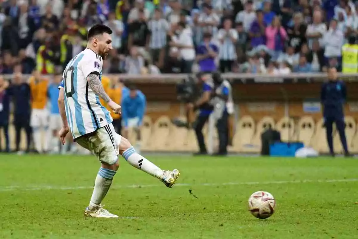 Imatge de Messi xutant un penal