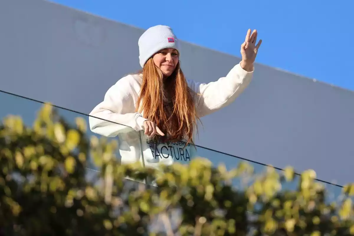 Imatge de Shakira des del balcó de casa seva