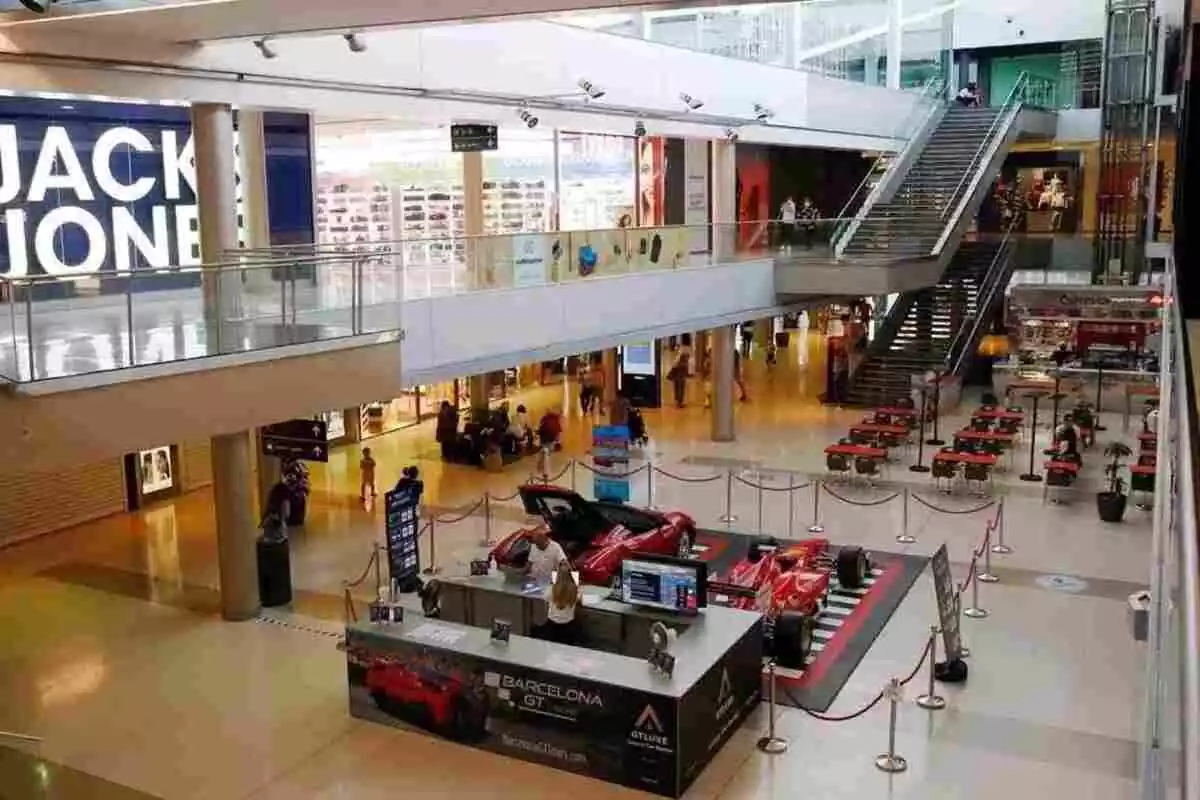 Imatge de l'interior del centre comercial Maremàgnum