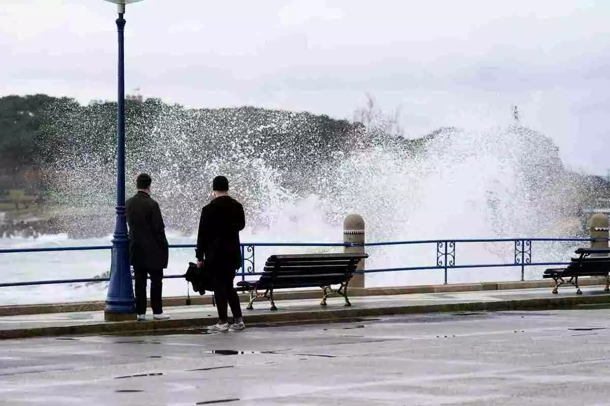 Imatge d'un fort onatge a Cantàbria.