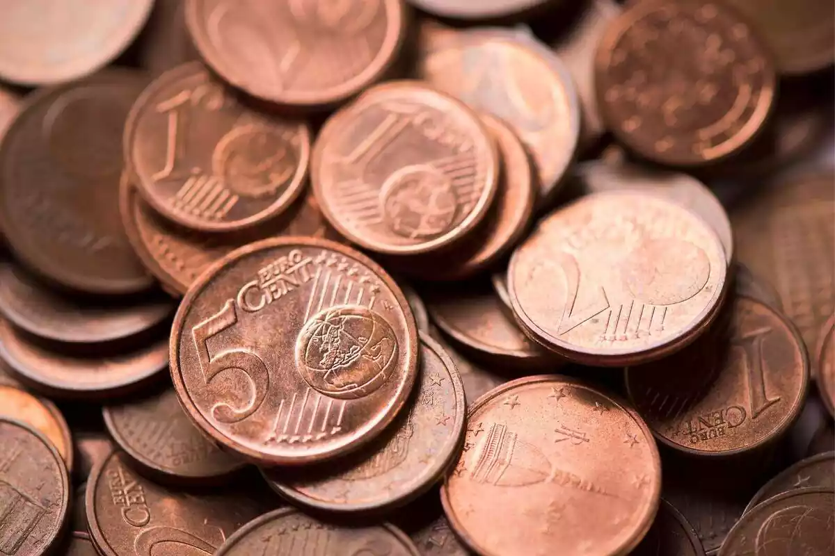 Foto de monedes de cinc cèntims.