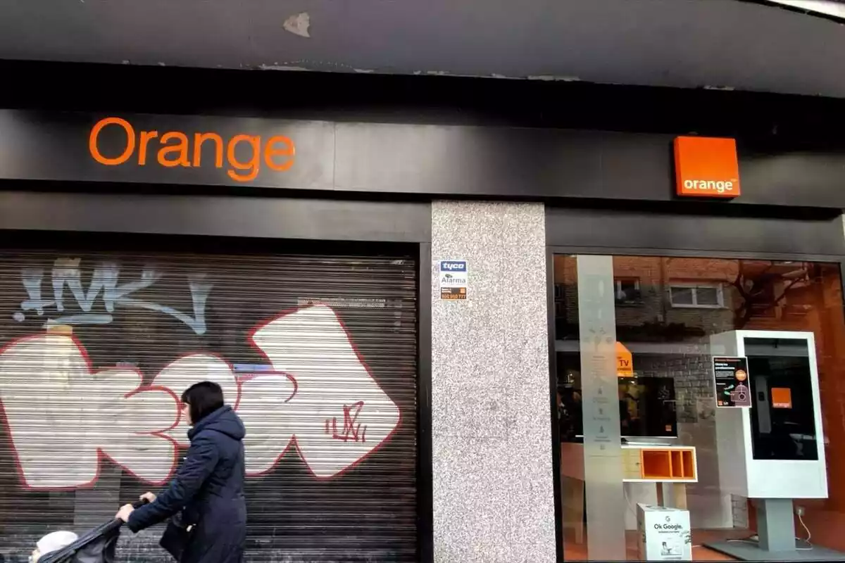 Imatge de l'exterior d'una botiga d'Orange