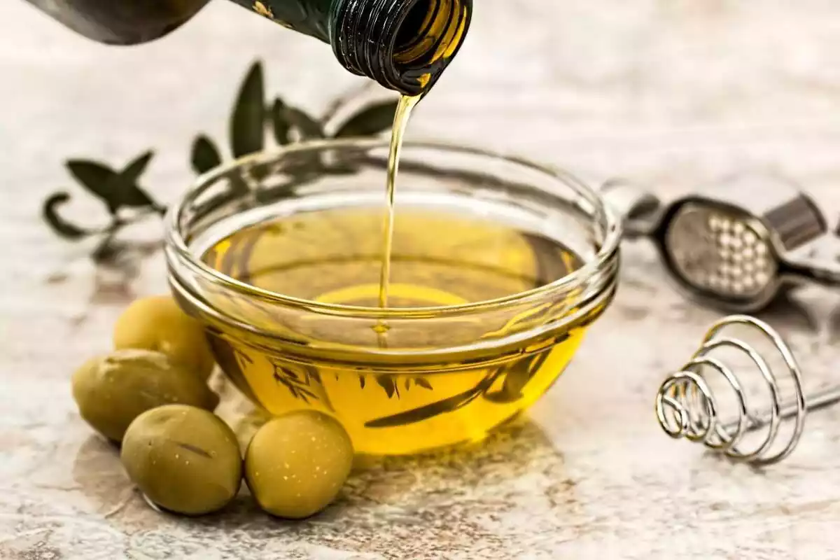 Imatge d'un got amb oli d'oliva