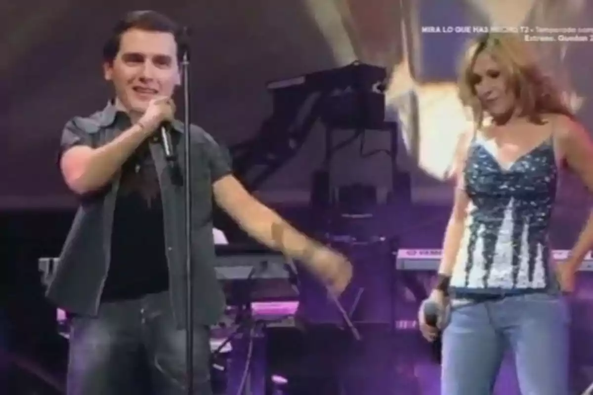 Muntatge d'Albert Rivera cantant