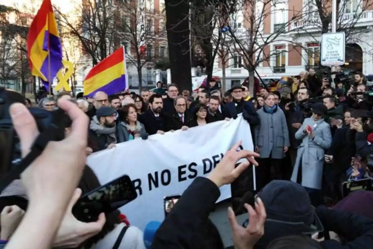 Torra i Torrent al capdavant d'una marxa