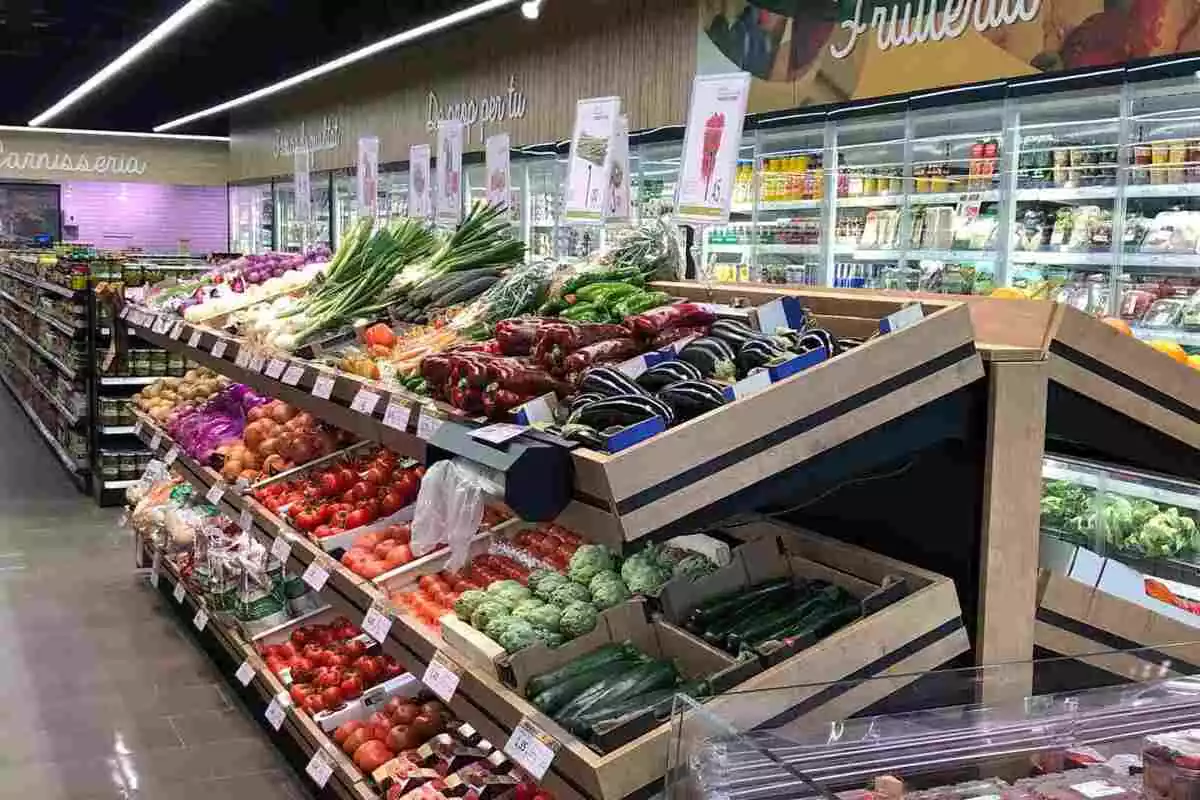 Imatge de la secció de fruiteria dels supermercats Valvi.
