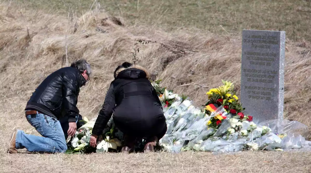 Homenatge a les víctimes de la tragèdia de Germanwings